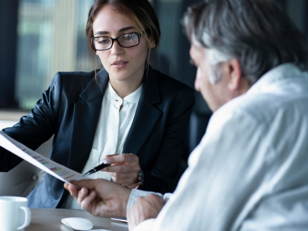 帶身分證到銀行臨櫃,開始「查核程序」